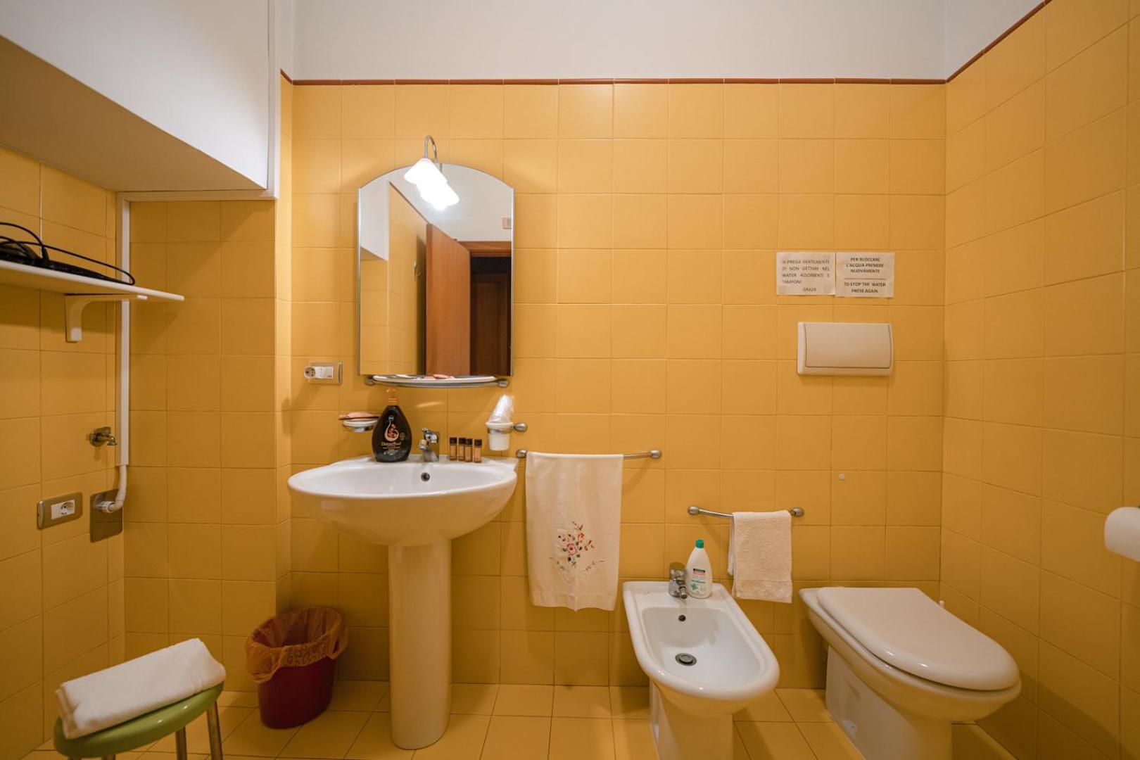 ホテル La Piccola Torre ビシェーリエ エクステリア 写真